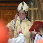 El papa Francisco pidió caminar junto a Cristo y edificar la Iglesia, al oficiar su primera misa